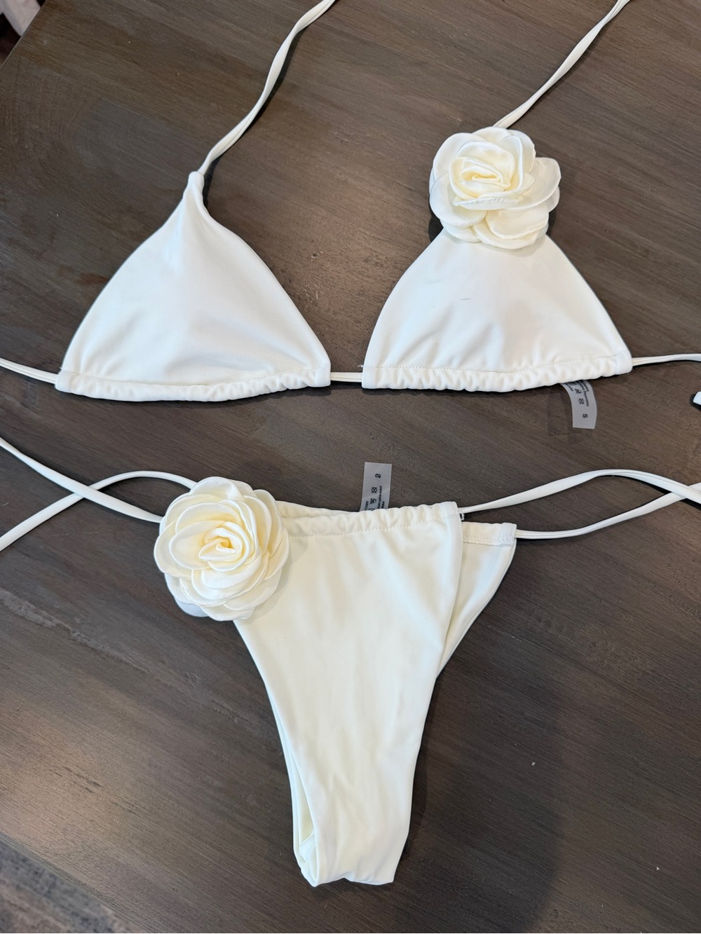 White bikini - Picture 4 of 5